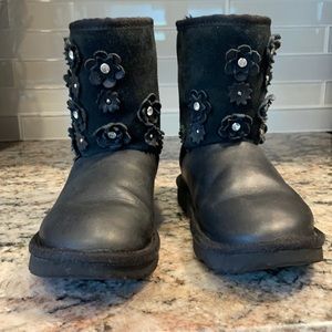 UGG Classic Short girls boot